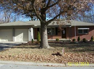 223 Manor Dr, Belton, MO 64012