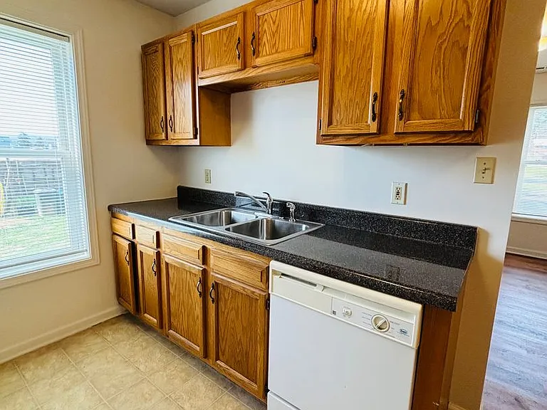 205 Freestone Dr NE — Photo 7