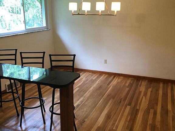 Kitchen peninsula and dinning room. Bar stools included!
