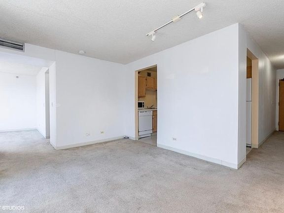 4th image of 200 N Dearborn St Unit 3202