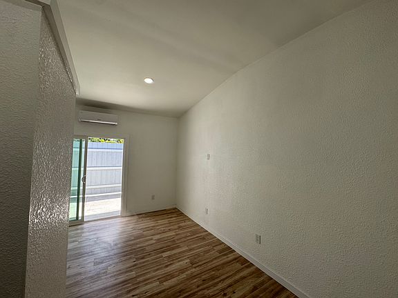 4th image of 925 Vale View Dr #B