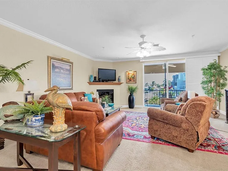 300 Capri Blvd #6 — Photo 6