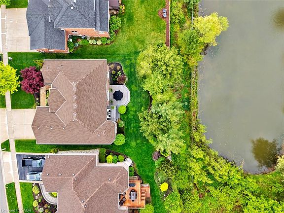 3rd image of 60 Cottonwood Cres