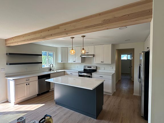 Big , bright full remodeled kitchen