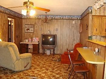 3rd image of 4124 Moffett Ave