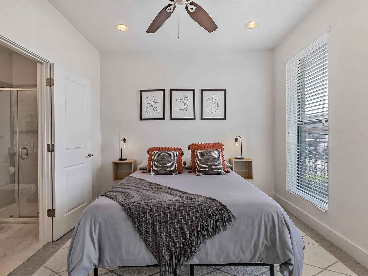 3 bed, 3.5 bath, 1976 sqft, $3,000 — Photo 3