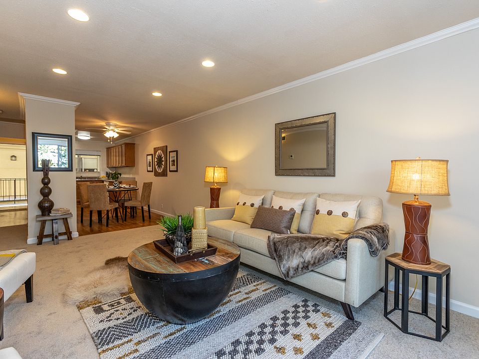 1st image of 1476 Creekside Dr #403