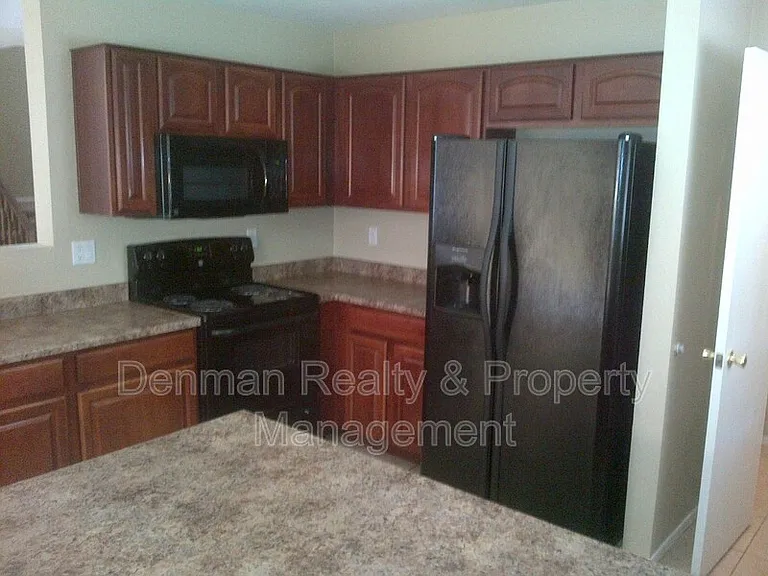 5725 S 32nd Ln — Photo 7