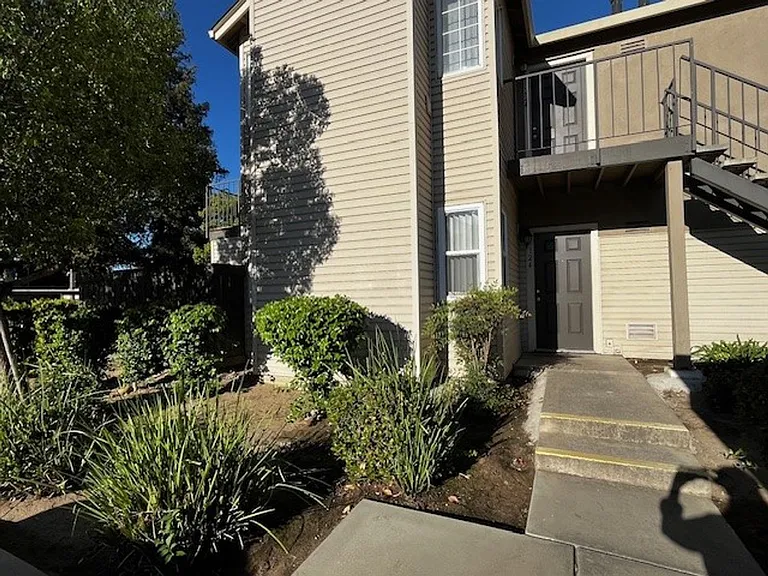 Carmel Woods Apartments — Photo 56