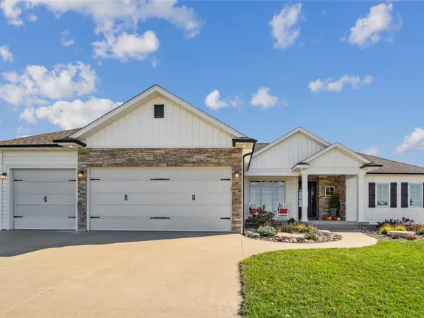 1804 W 3rd St, Pella, IA 50219
