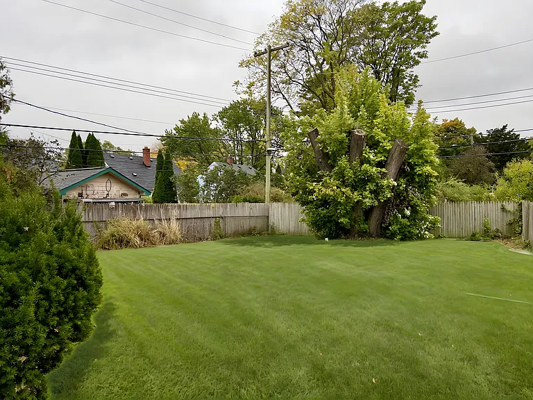 318 Devillen Ave — Photo 14