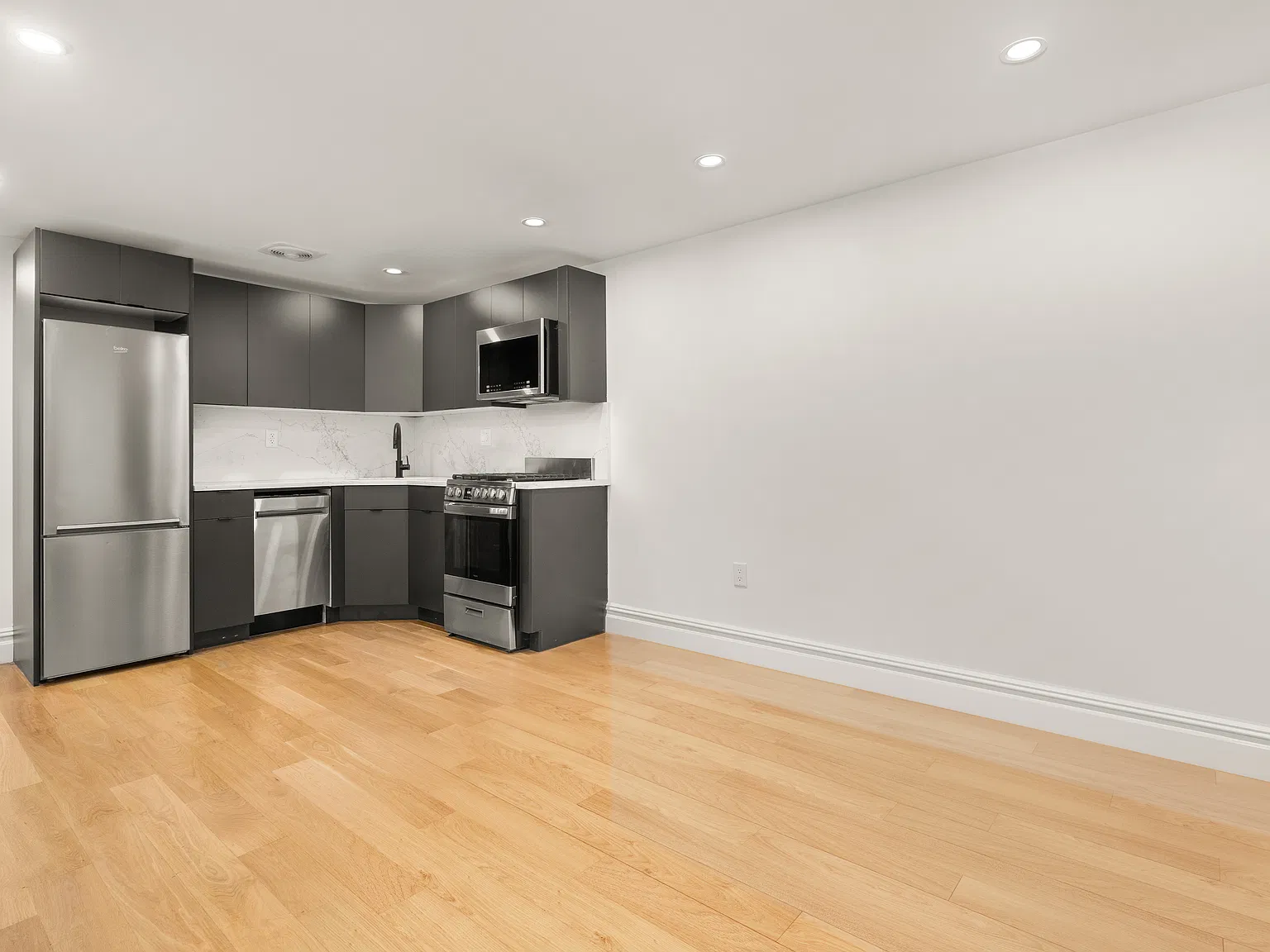 260 Tompkins Avenue — Photo 2