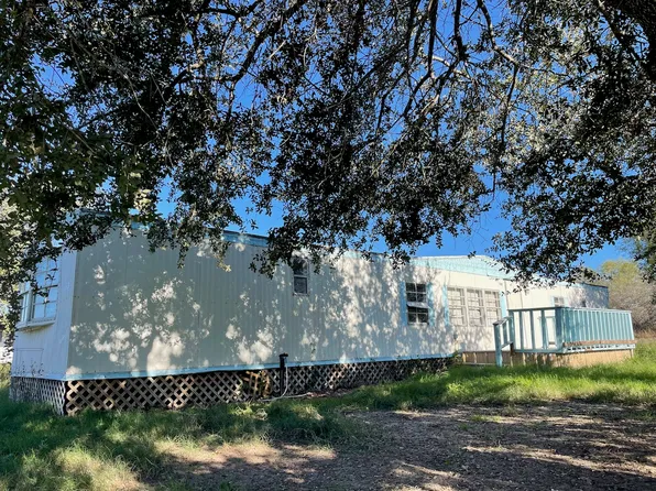 80 San Antonio St, Campbellton, TX