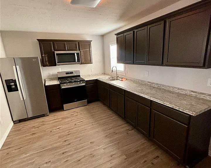 1639 Best Blvd — Photo 3