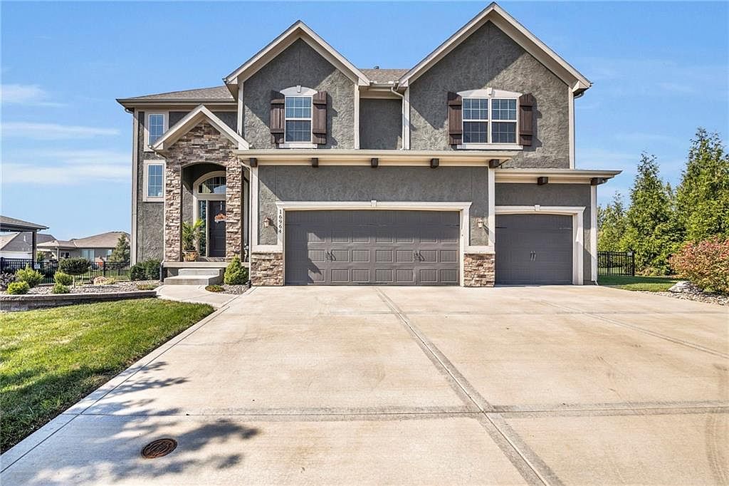 16964 S Heatherwood St, Olathe, KS 66062 | Zillow