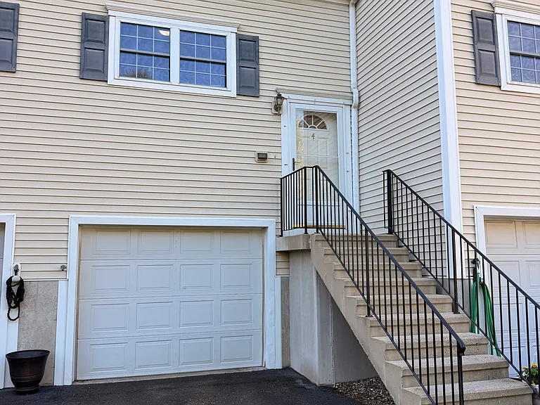 4 Laurel Heights Rd #4 — Photo 4