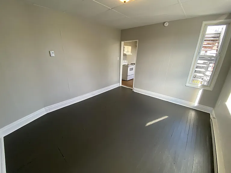 637 York St — Photo 5