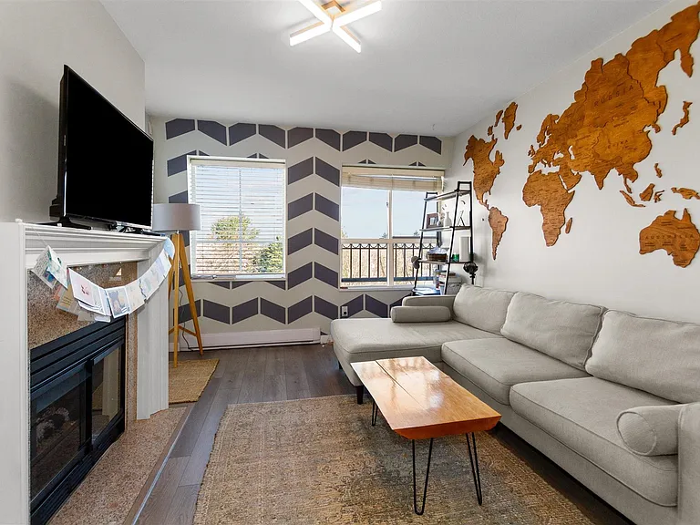 488 Kingsway #Penthouse 414 — Photo 2
