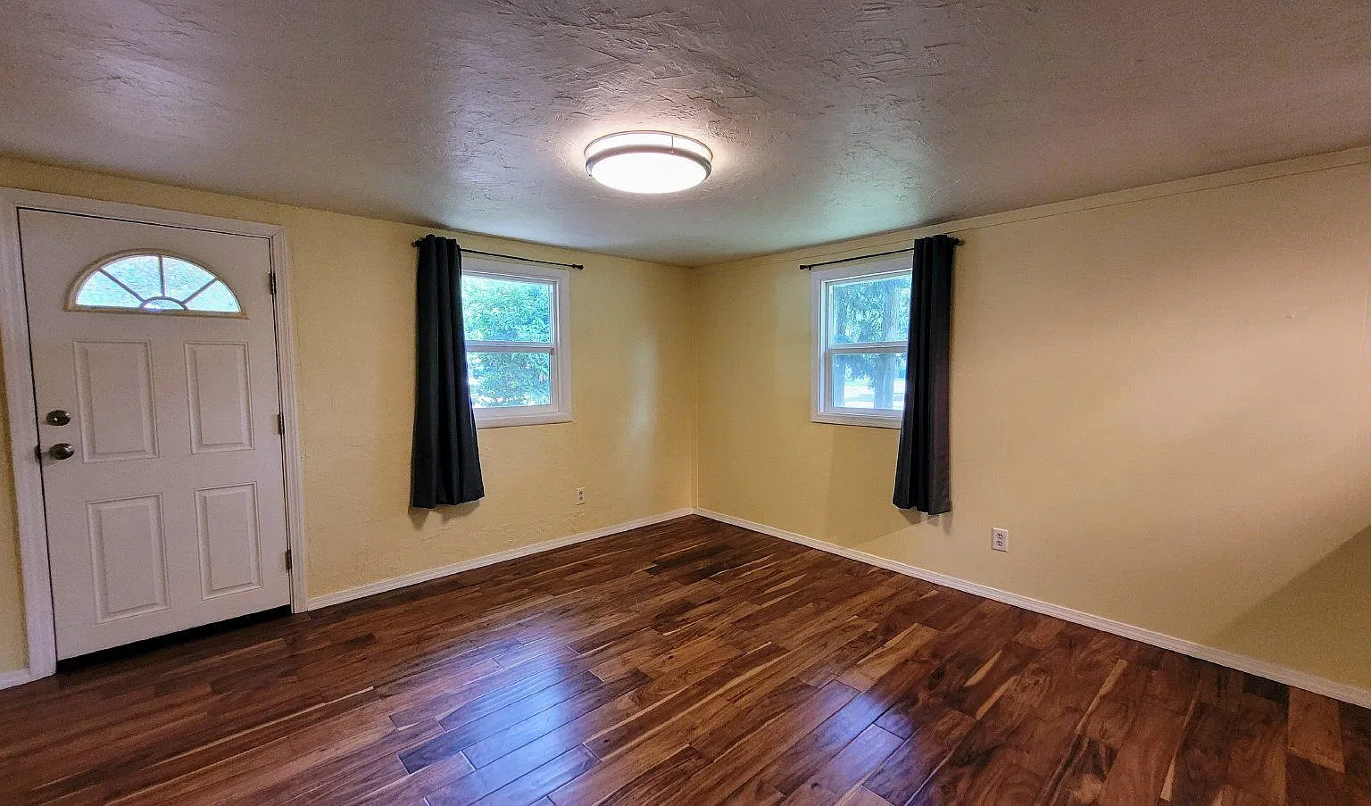 3 bed, 1.0 bath, 940 sqft, $1,650 — Photo 3