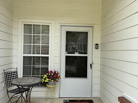 2nd image of 34 Peyton Ridge Cv #21