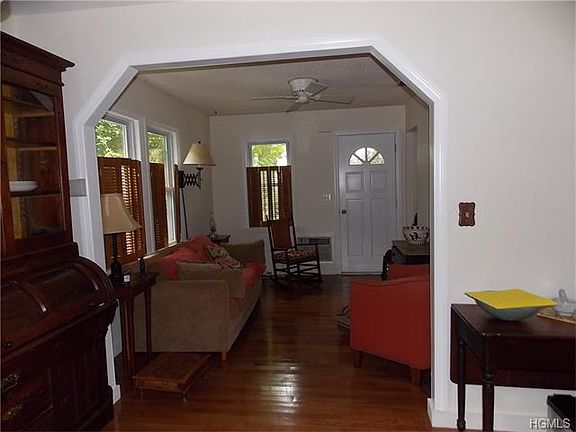 4th image of 36 Cottage Ln #36