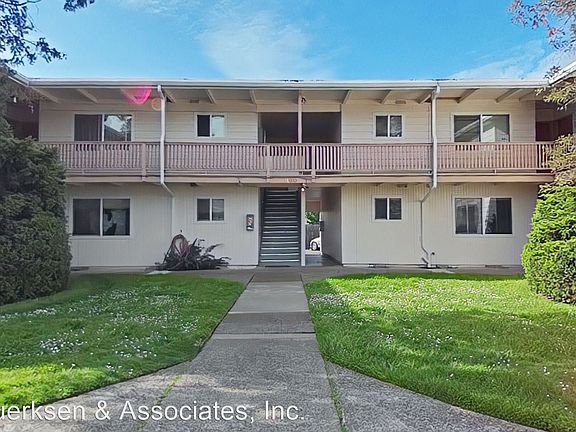 3rd image of 960 NW Cleveland Ave #10