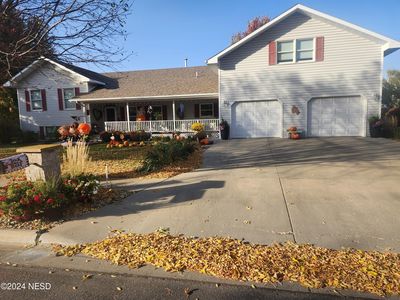 1305 11th Ave NE, Watertown, SD, 57201