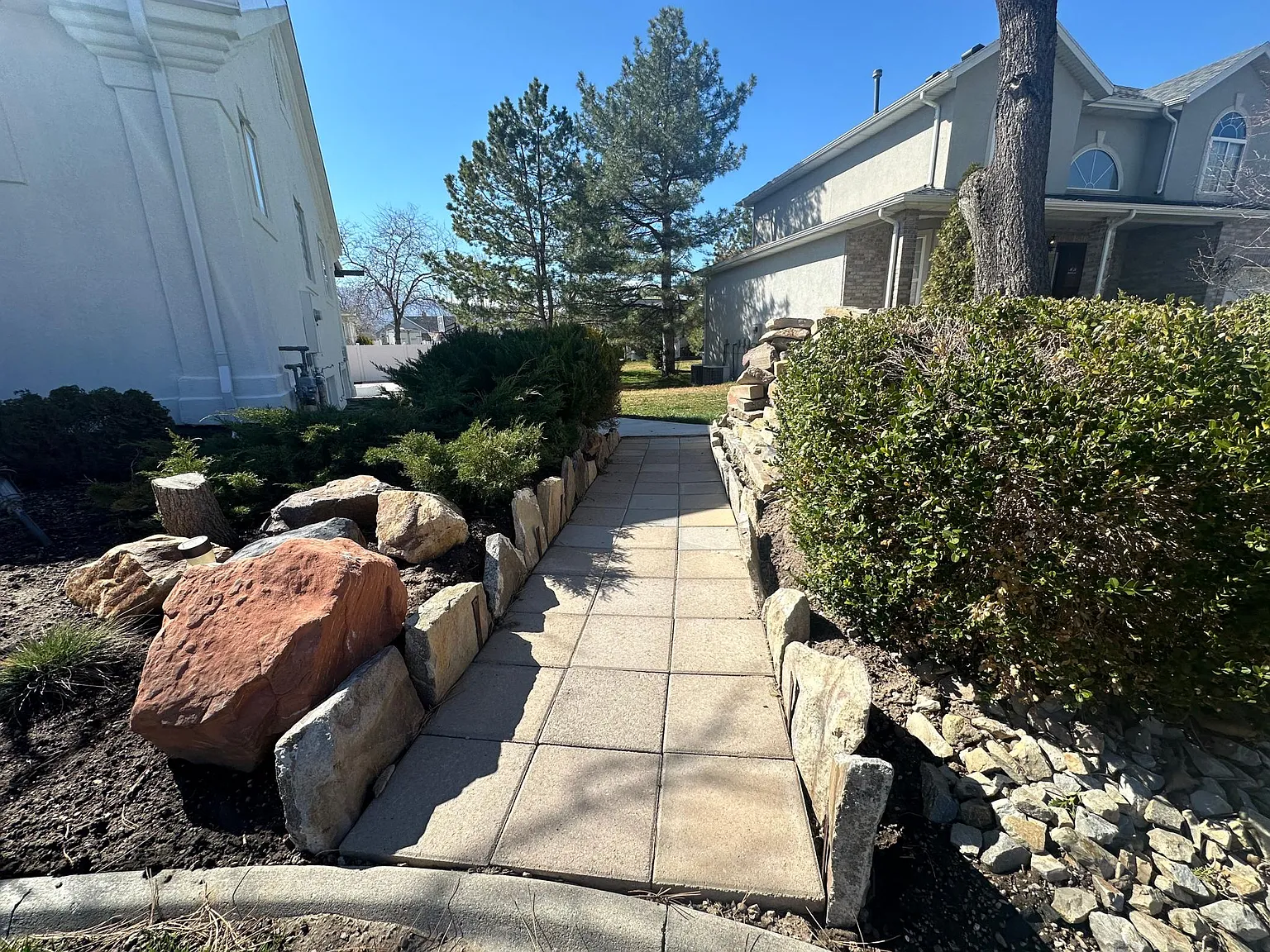 3 bed, 2300 sqft, $2,500 — Photo 2
