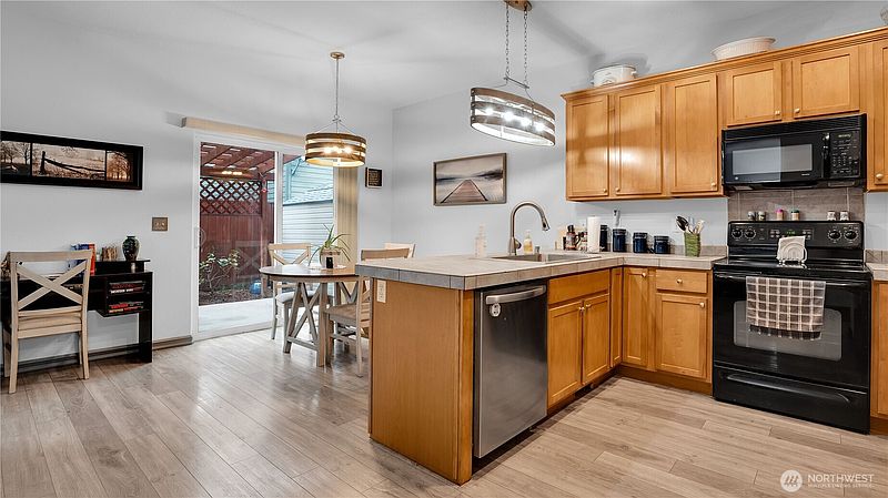 3rd image of 3604 NE 42nd Street