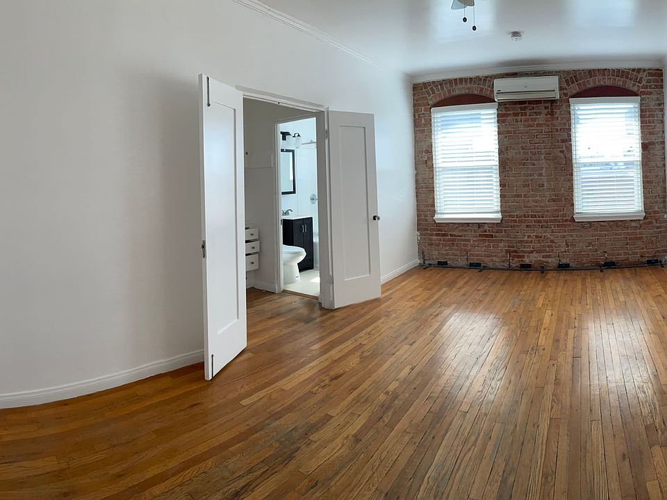 1st image of 1717 N Normandie Ave APT 206