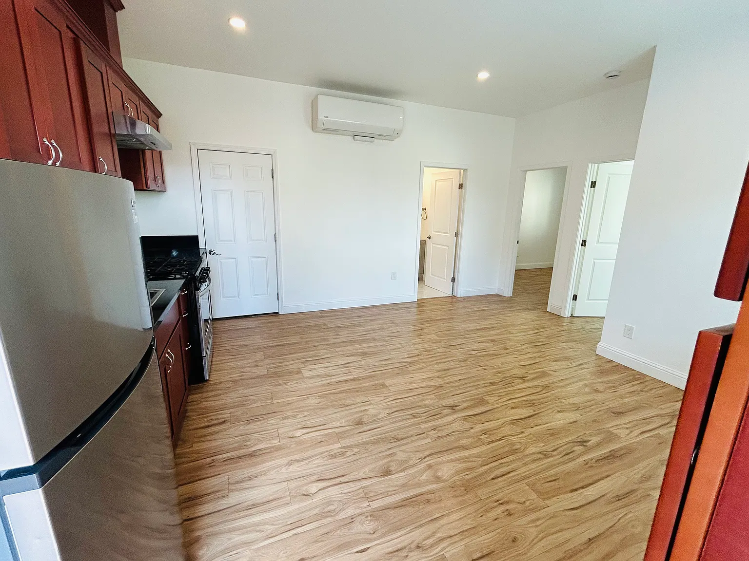 2 bed, 812 sqft, $2,950 — Photo 2