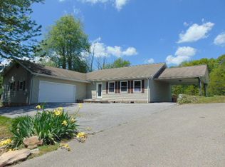 151 Peaceful Knl, Beaver, WV 25813