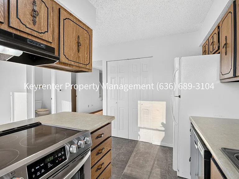 761 Highland Hill Ct — Photo 3