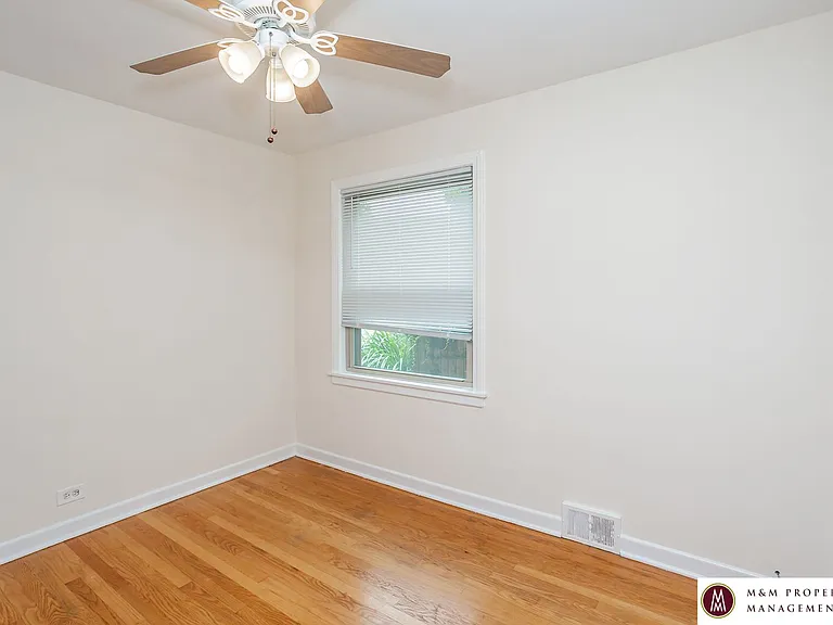 400 Marion — Photo 6