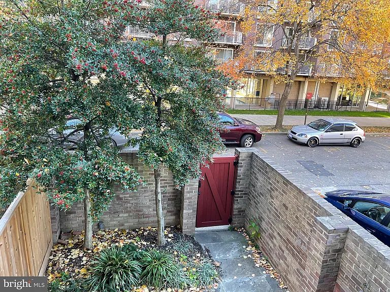 457 N St SW — Photo 27