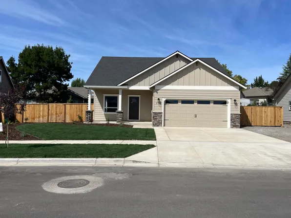 2769 Roberts Rd, Medford, OR 97504