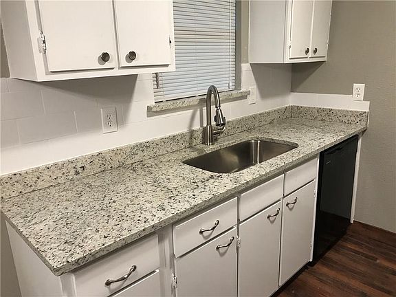 3rd image of 12124 Knight Dr