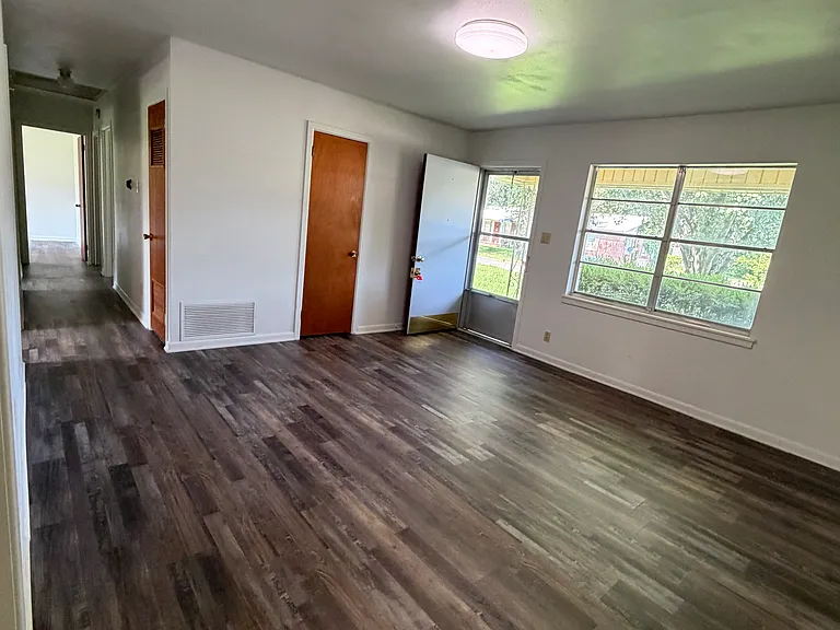 3501 Central St — Photo 2