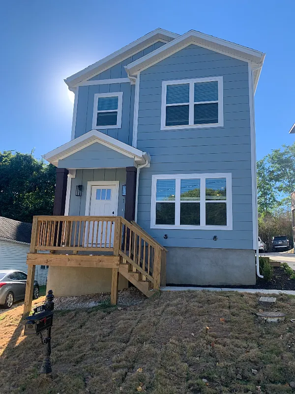 4 bed, 1500 sqft, $4,499 — Photo 1