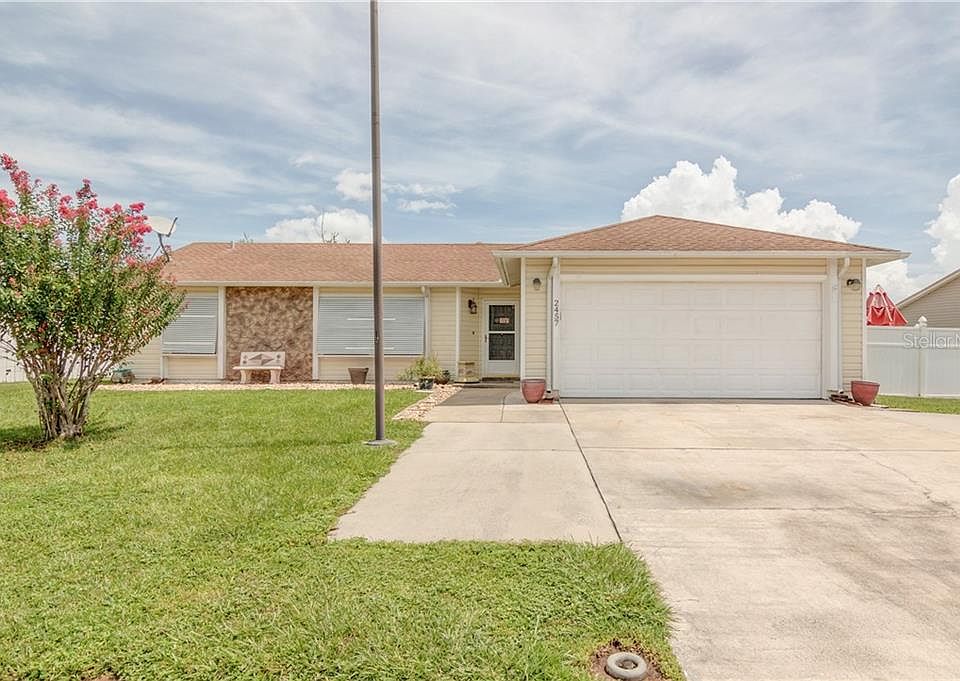 1st image of 2457 Oak Hollow Dr