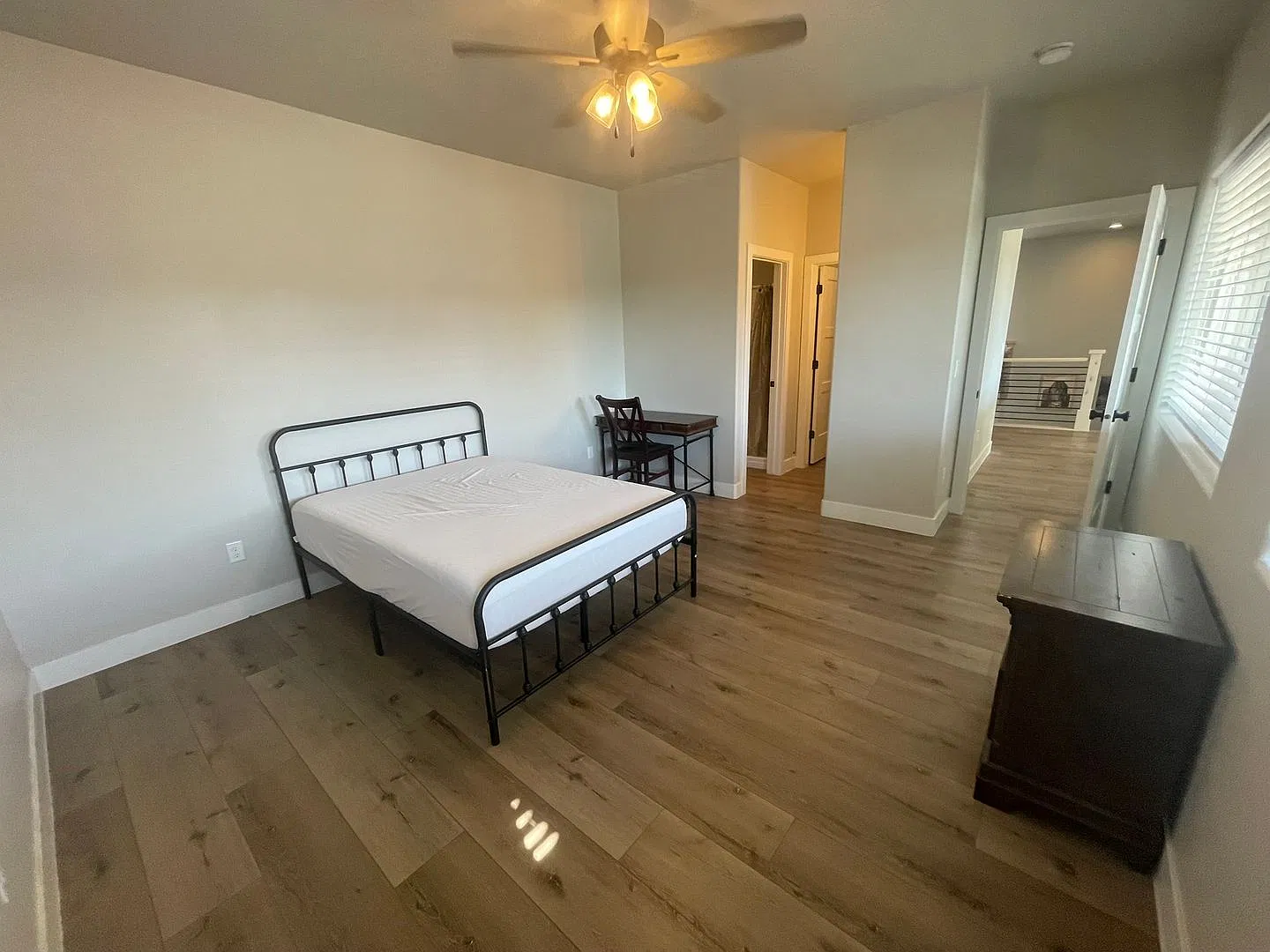 372 House — Photo 4