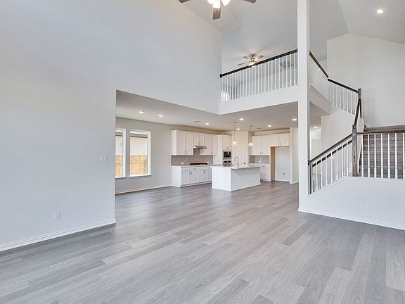 5th image of 113 Greinert Dr
