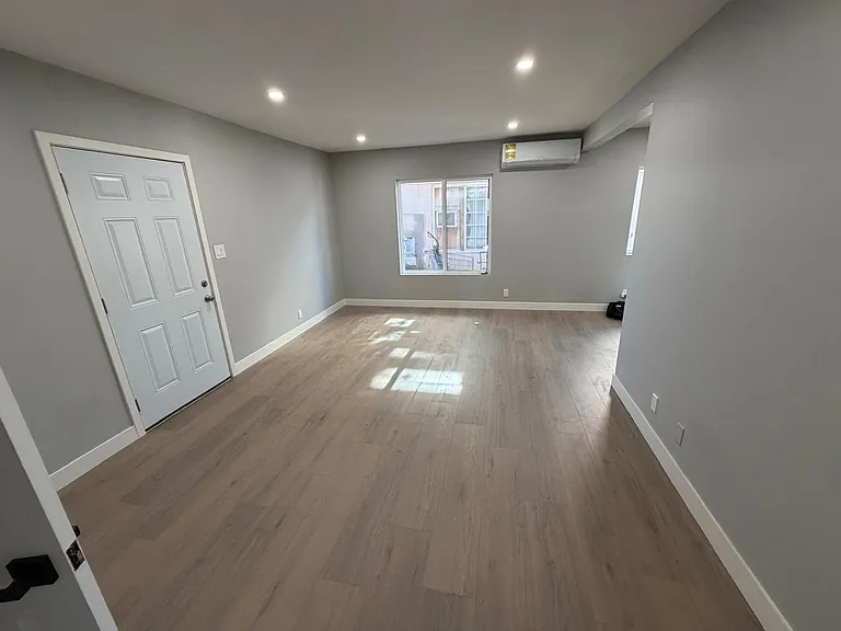 15252 Gresham St #3 — Photo 8