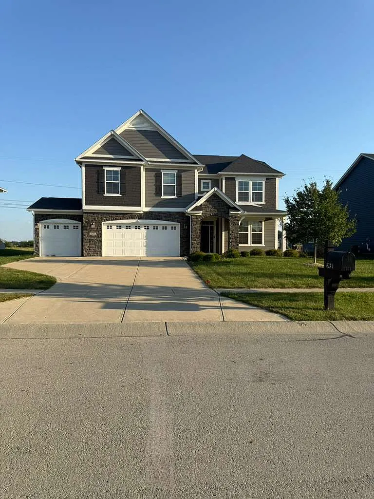 4 bed, 2.5 bath, 2922 sqft, $3,400 — Photo 1