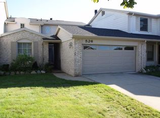 526 Parke Ct, Grand Blanc, MI 48439