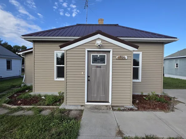 1806 Holly St, Tyndall, SD 57066