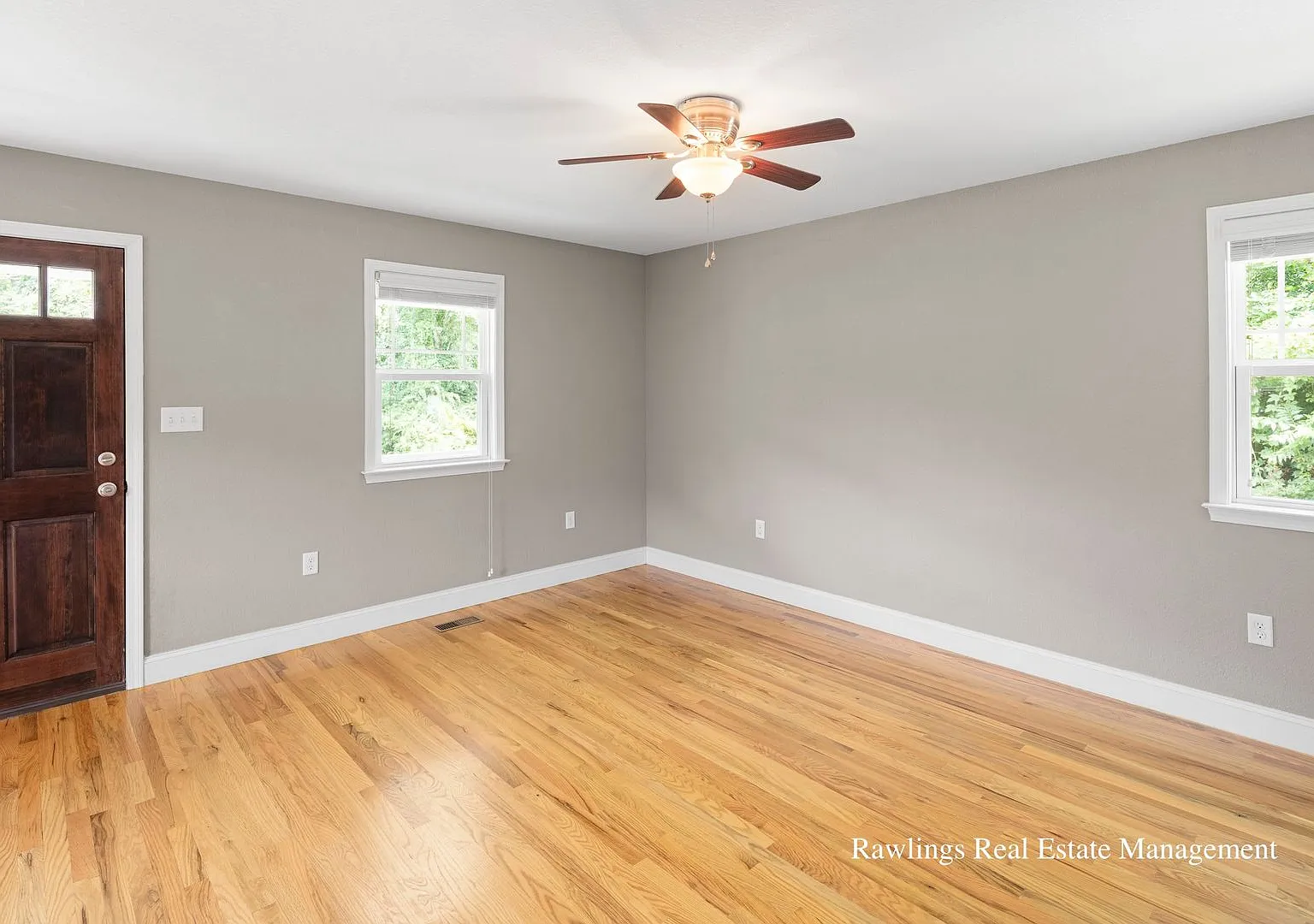 Modern Cottage in Fairview — Photo 4