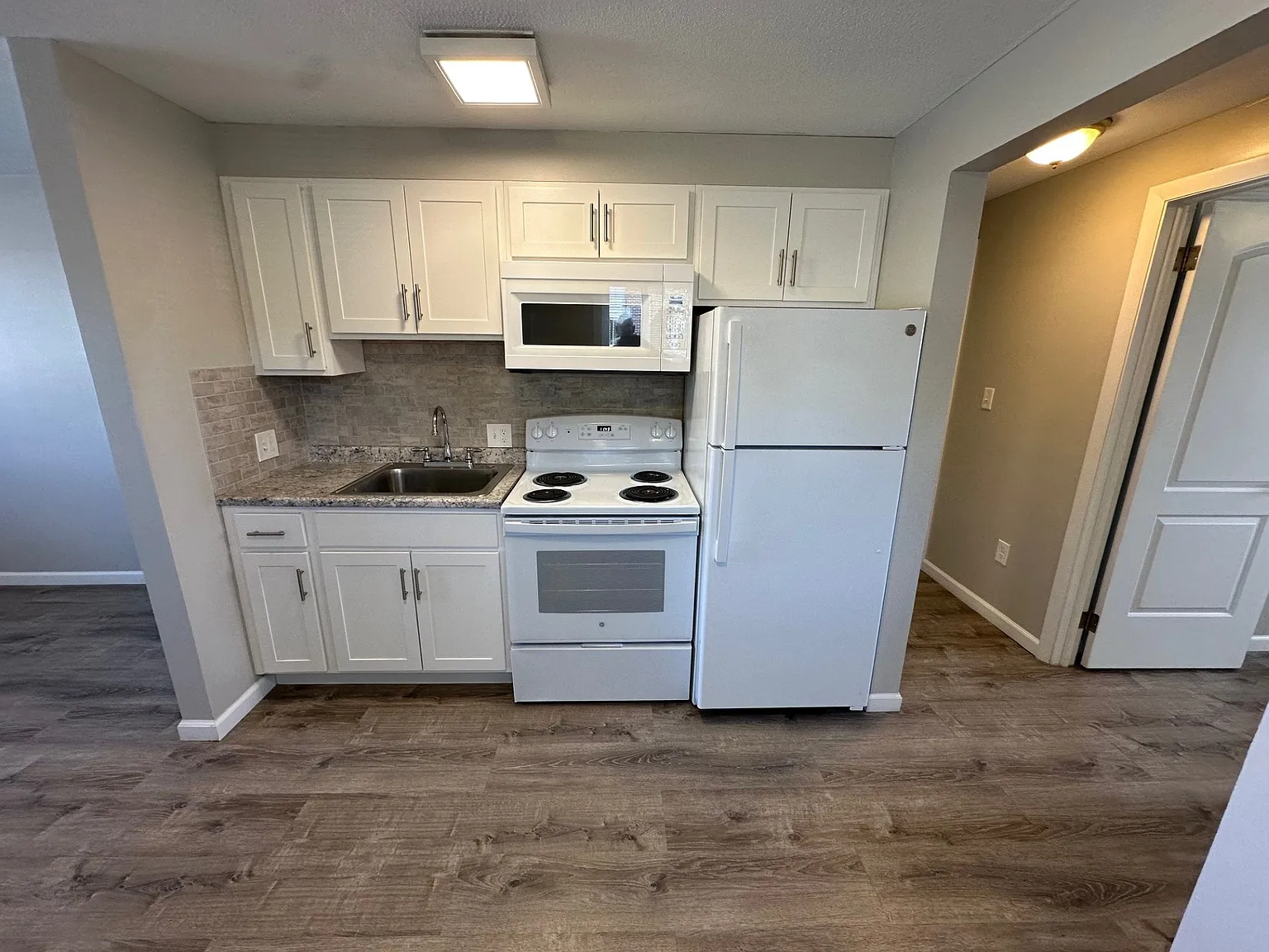 Fairfield Apartments — Photo 1