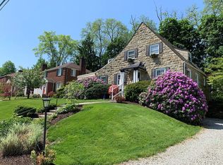 635 Overlook Dr, Pittsburgh, PA 15216