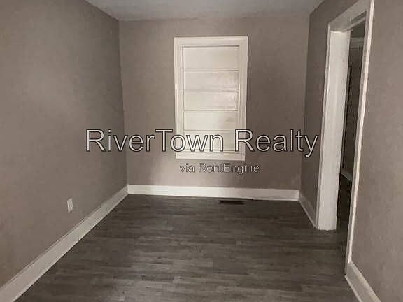 4th image of 2458 Whitney Ave